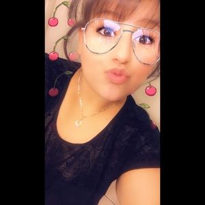 Meet your Posher, Nayeli